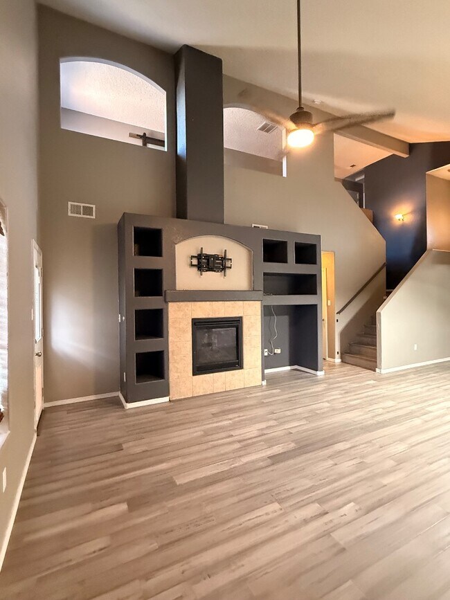 Building Photo - 2103 N Ensenada Cir SE