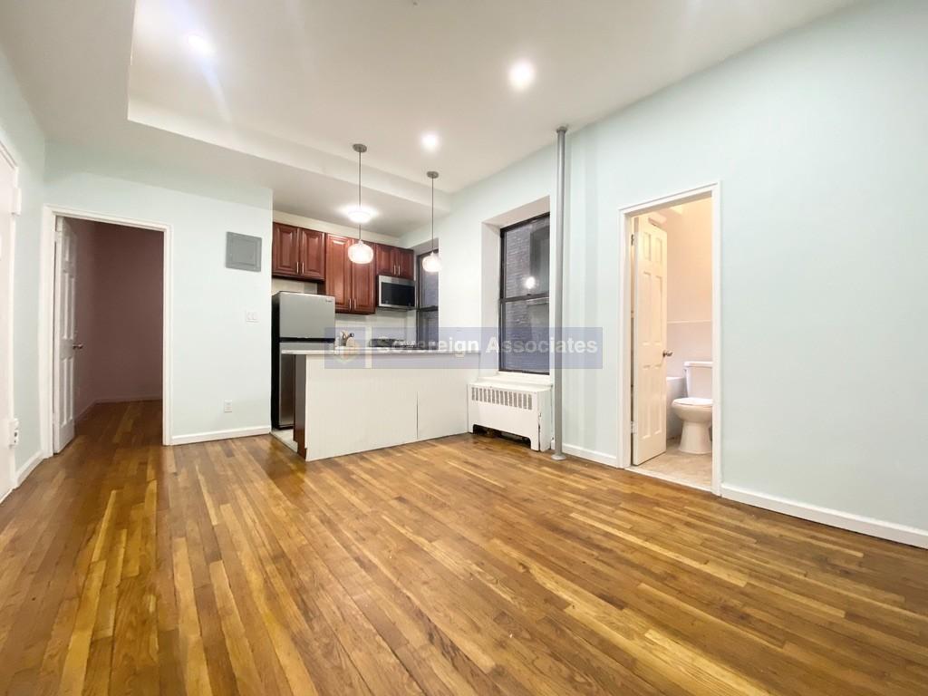 Building Photo - 240 W 104th St