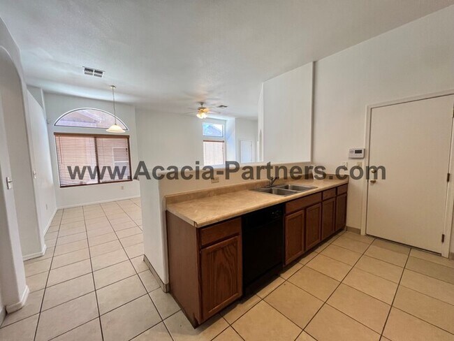 Building Photo - 2BD 2BA in Tres Pueblos w/ Garage & Washer...