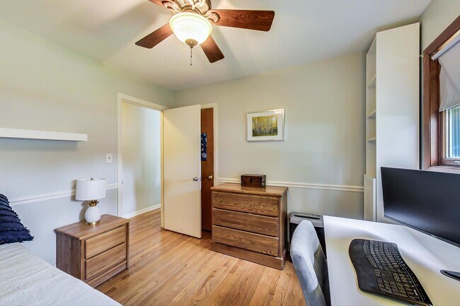 Building Photo - 1304 N Mitchell Ave