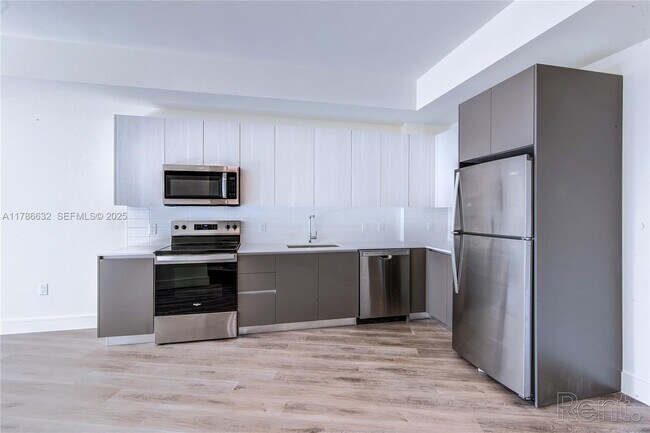 Building Photo - 3801 N Dixie Hwy