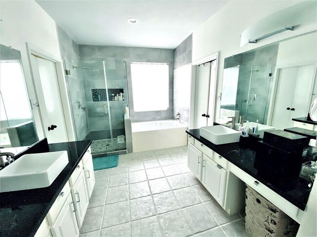 Building Photo - 16803 Bay Ledge Ct