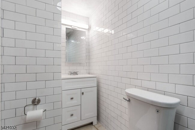 Building Photo - 145 Highview Terrace