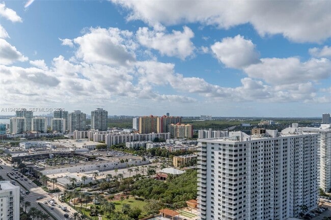 Building Photo - 17475 Collins Ave