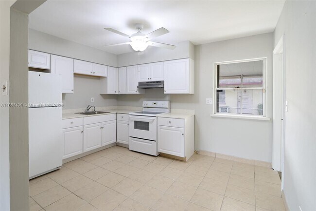 Building Photo - 1504 N 24th Ave