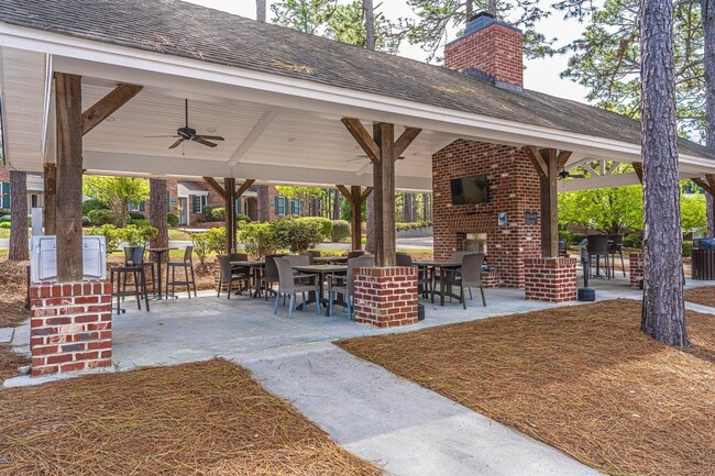 Building Photo - 1733 Woodbrooke Dr