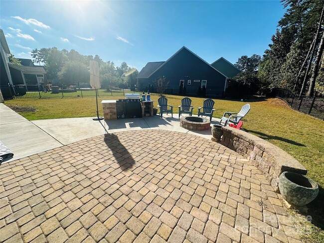 Building Photo - 428 Moses Dr