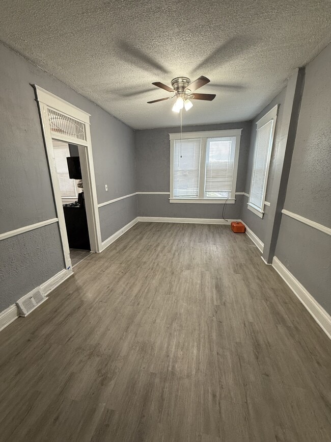 Building Photo - 501 Lyndhurst St