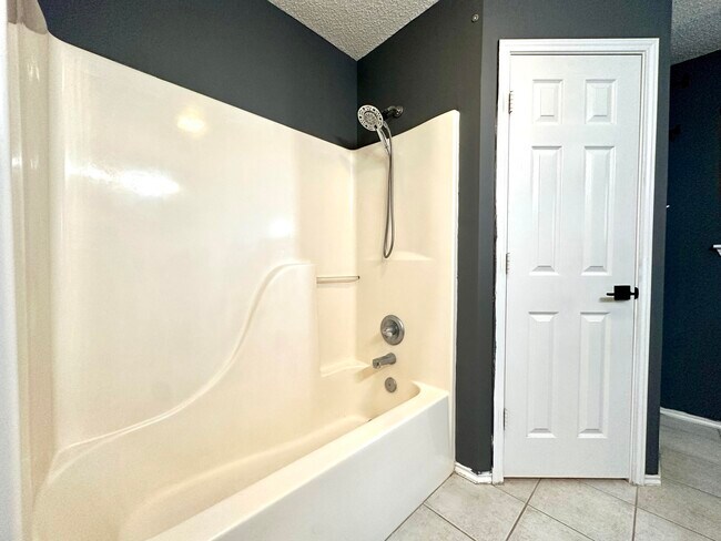 Building Photo - 6106 9th St