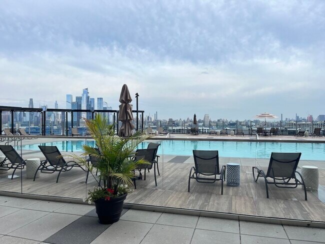 Building Photo - 380 Mountain Rd