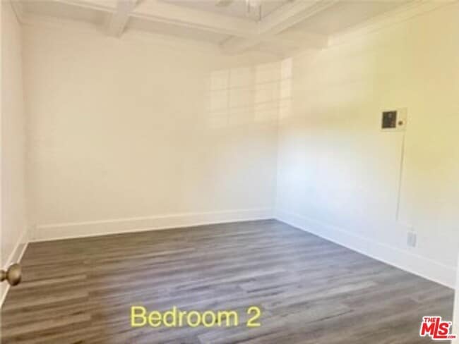 Building Photo - 204 W 52nd Pl