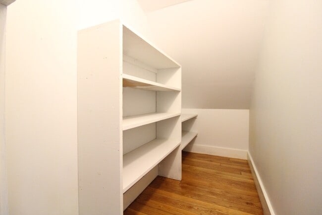 Building Photo - Dolores Heights: Sun-filled 1 Bedroom Home...