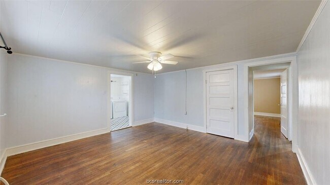 Building Photo - 303 Montclair Ave