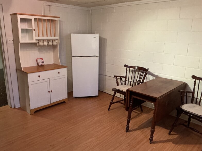 Building Photo - 5923 Angling Rd