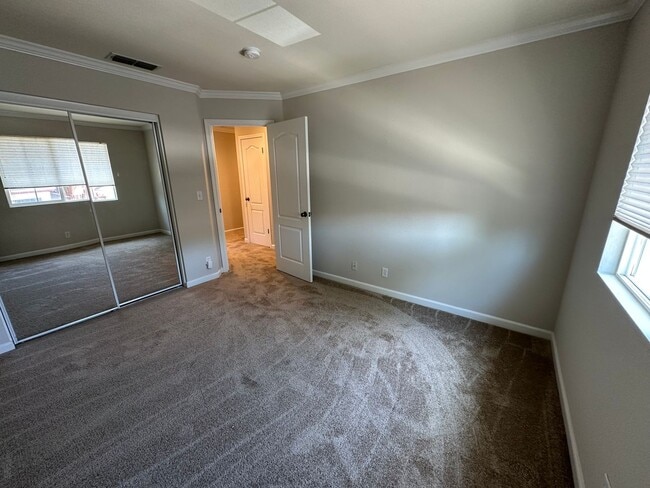 Building Photo - Beautiful 4 Bedroom, 3 Bath Brentwood Home