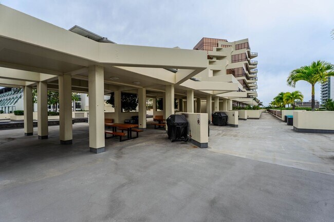 Building Photo - Imperial Plaza Kakaako