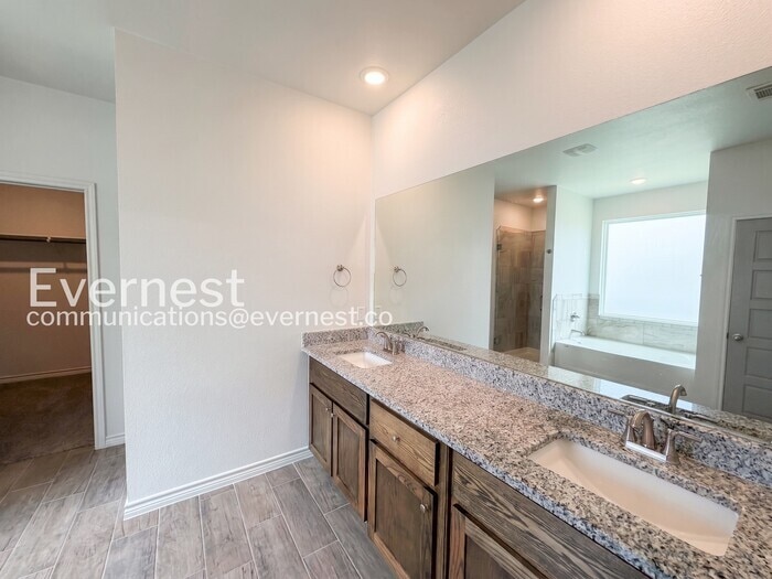 Building Photo - 8511 Glade Dr