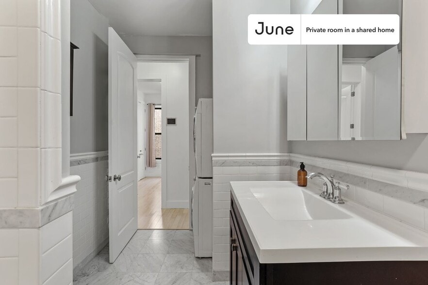 Building Photo - Room in Shared 4 bed/2 bath home in West Harlem