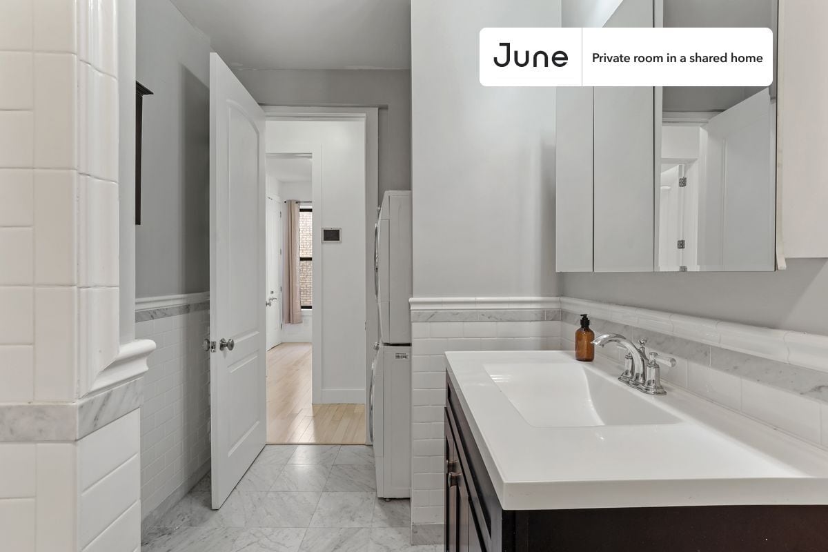 Building Photo - Room in Shared 4 bed/2 bath home in West Harlem