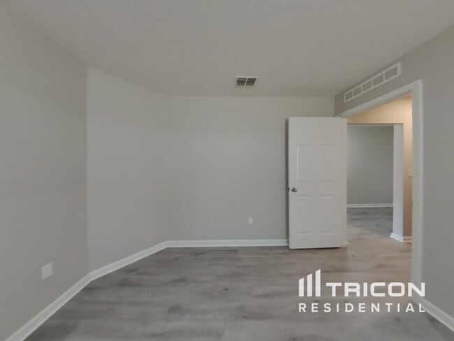 Building Photo - 77009 Birdseye Ct