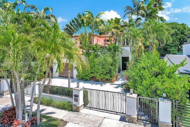 Building Photo - 2143 N Bay Rd