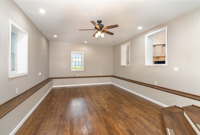 Building Photo - 4 Bedroom home in historic downtown Carlis...