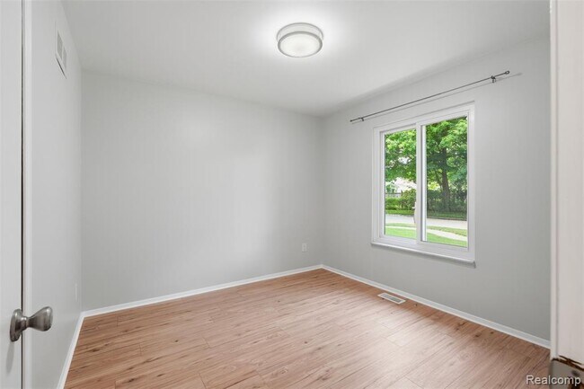 Building Photo - 1880 Welling Dr