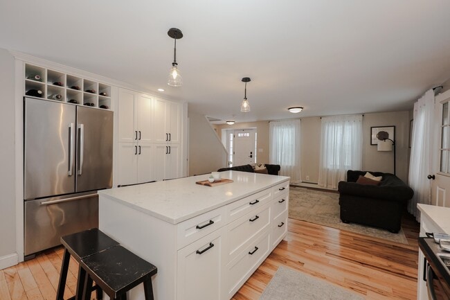 Building Photo - 395 Critchett Rd