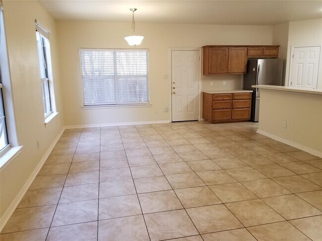 Building Photo - 2928 Thrushwood Dr