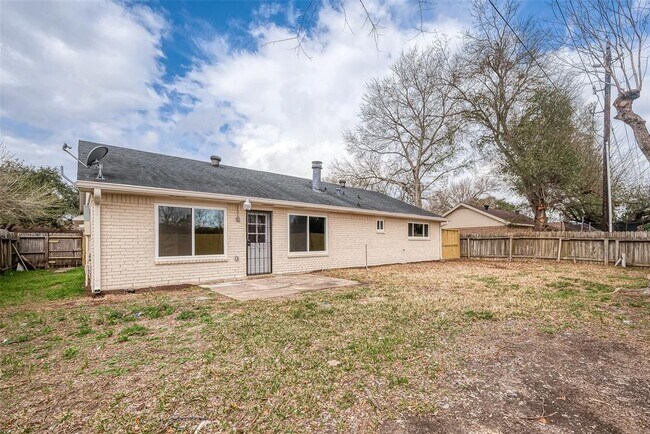 Building Photo - 1615 Millbury Dr