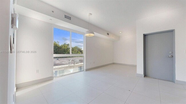 Building Photo - 519 SW 5th Ave