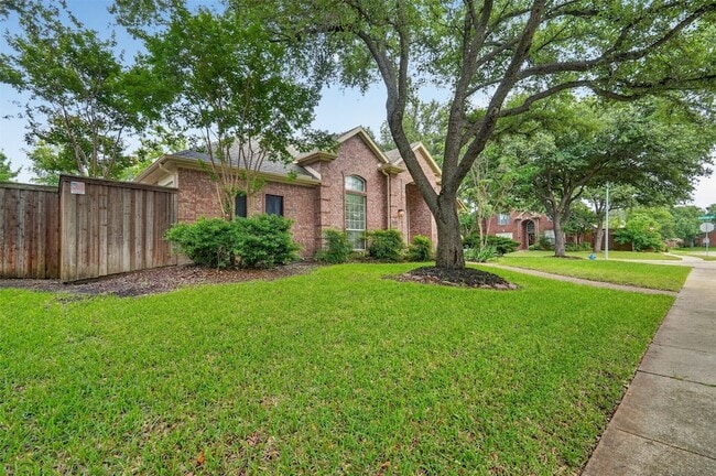 Building Photo - 6864 Bushnell Dr