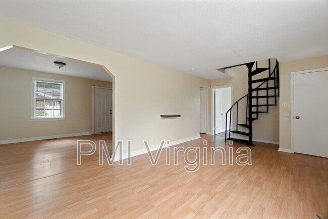 Building Photo - 141 Howe St