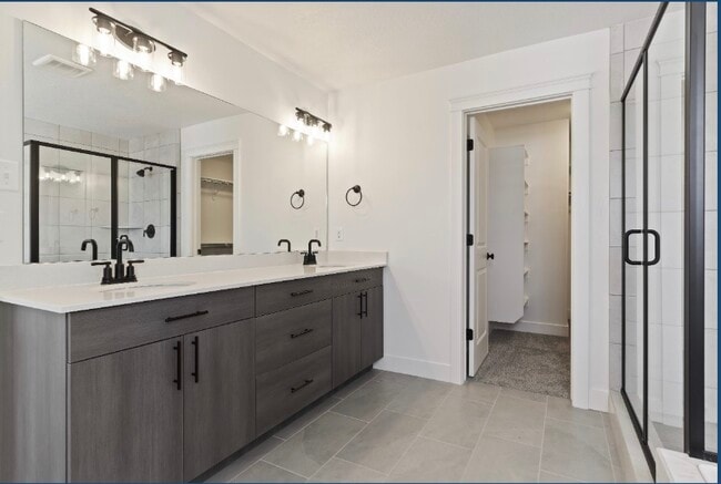 Building Photo - 3015 S Ludlow Way