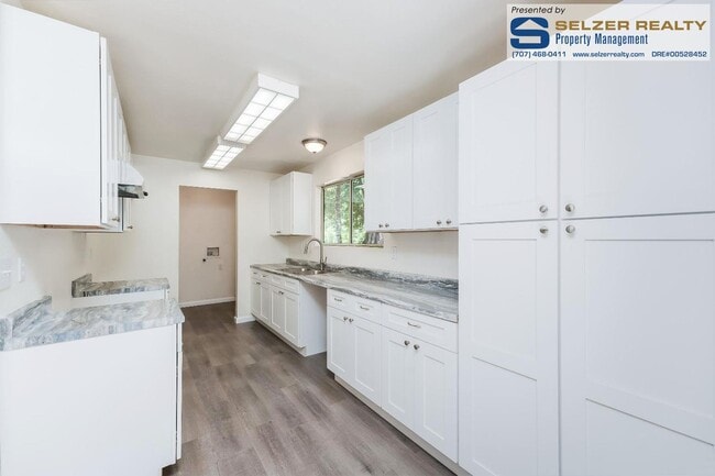 Building Photo - Charming updated 3 bd. Brooktrails home in a lovely setting!