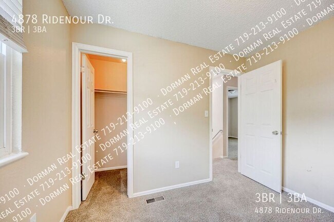 Building Photo - 4878 Ridenour Dr