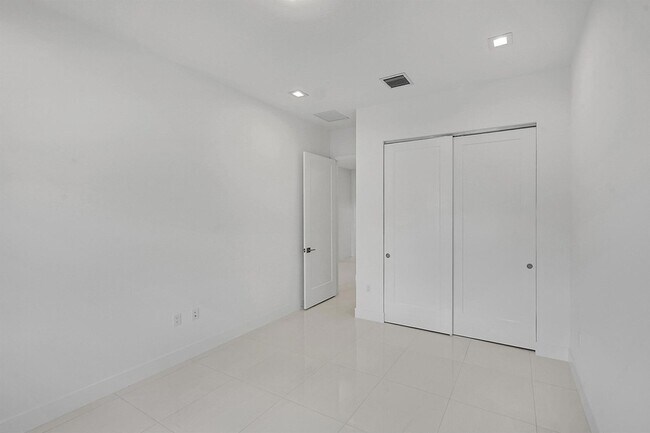 Building Photo - 13072 Feathering Wy