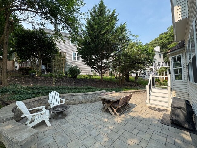 Building Photo - Stunning 4 Bed 3.5 Bath Single Family Home...