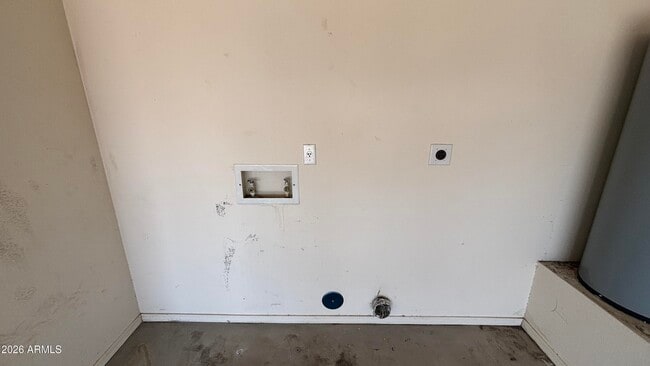 Building Photo - 15932 W Lundberg St