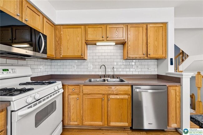 Building Photo - 4596 Jasmine Dr