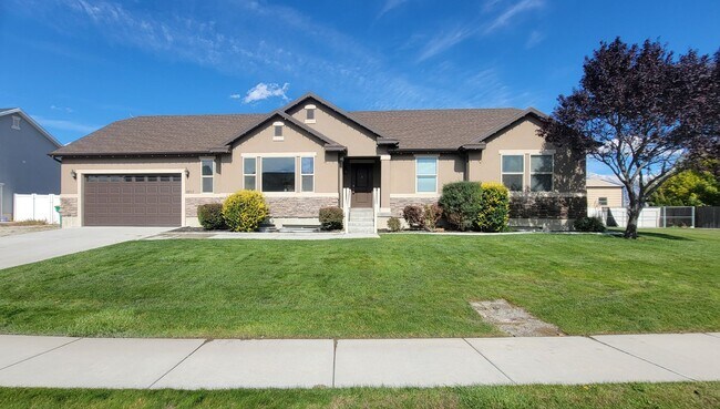 Primary Photo - Large and Spacious Lehi Home