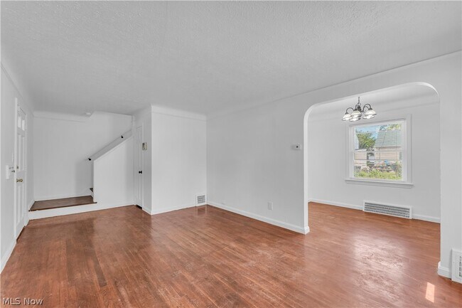 Building Photo - 15803 Delrey Ave