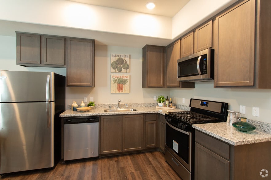2 BR, 2 BA - 900 SF - Mariners Landing