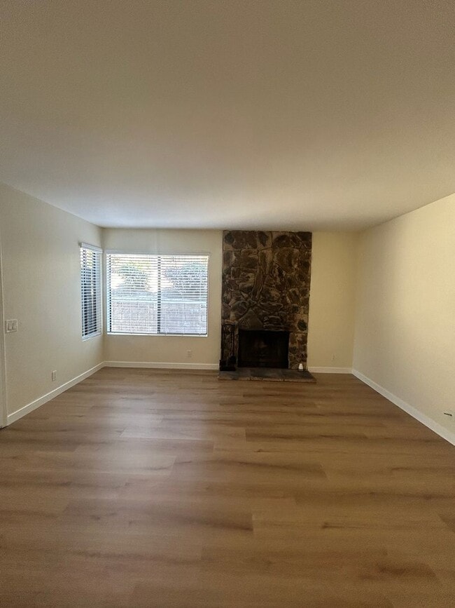 Building Photo - Alpine Glen Place