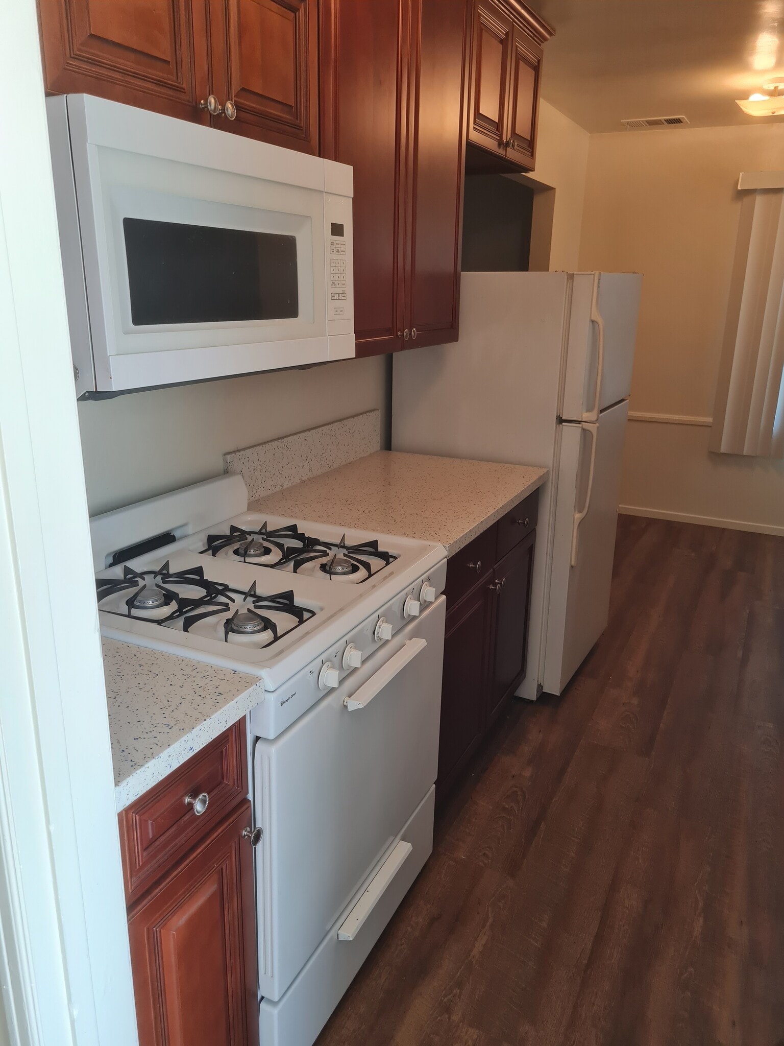 Kitchen - 638 Montana St