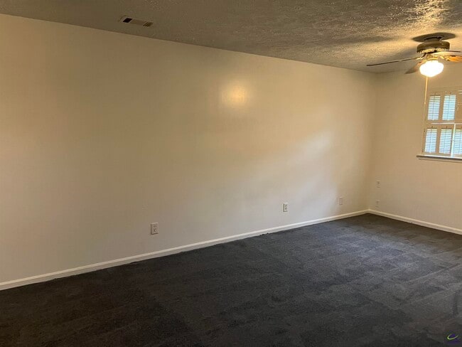 Building Photo - 100 Grove Ln
