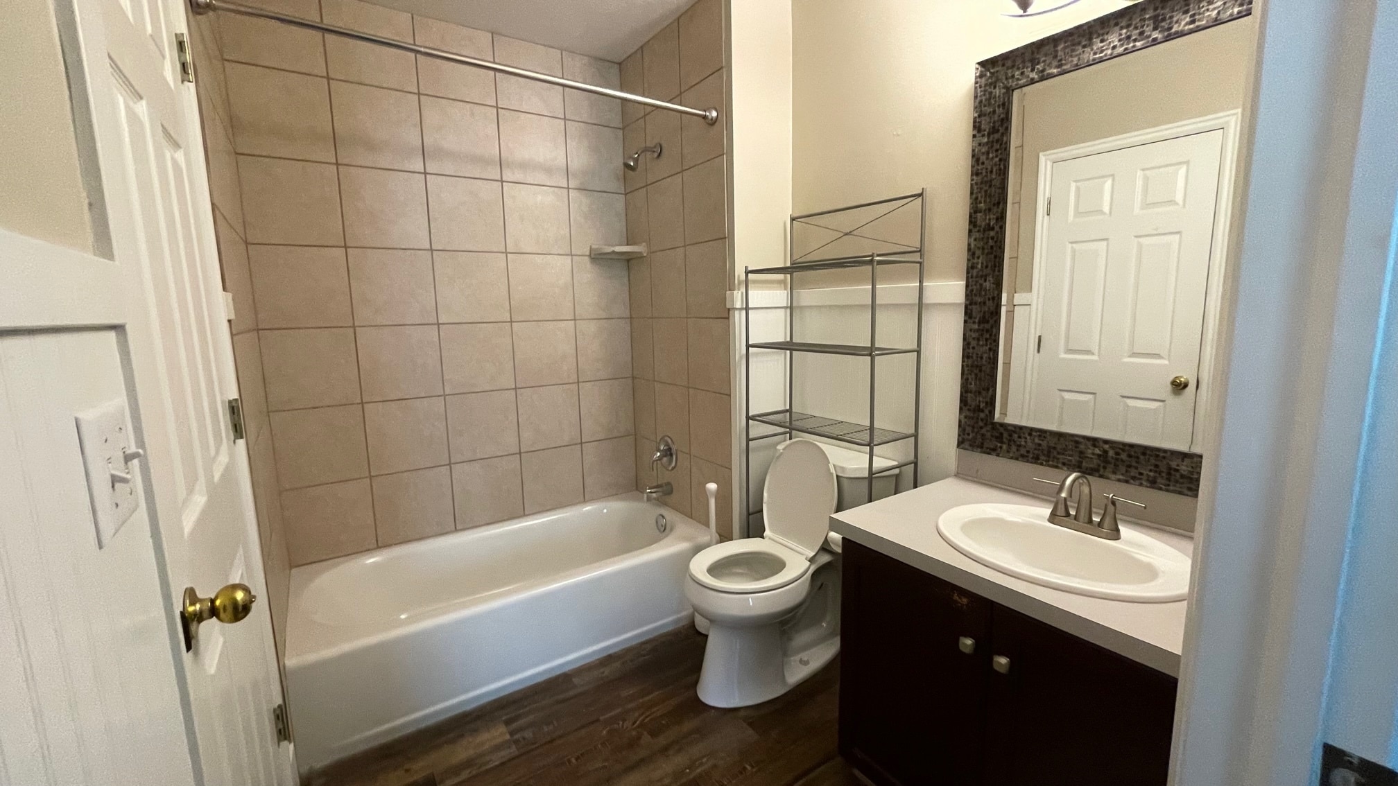 Upstairs full bathroom - 1274 S 170 W