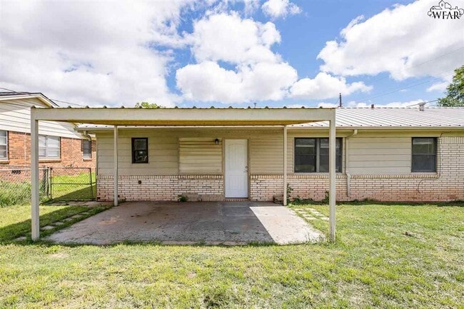 Building Photo - 4004 Hooper Dr