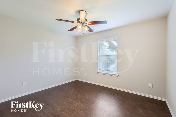 Building Photo - 260 Meadowcrest Dr