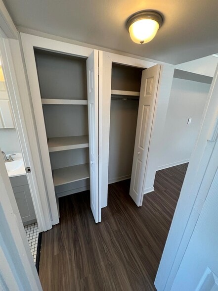 Building Photo - 6311 6353 Middlebelt Rd